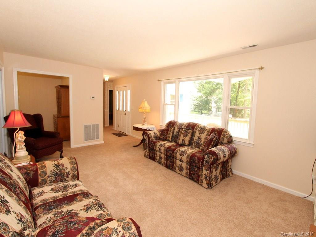 133 Underhill Road - Photo 3