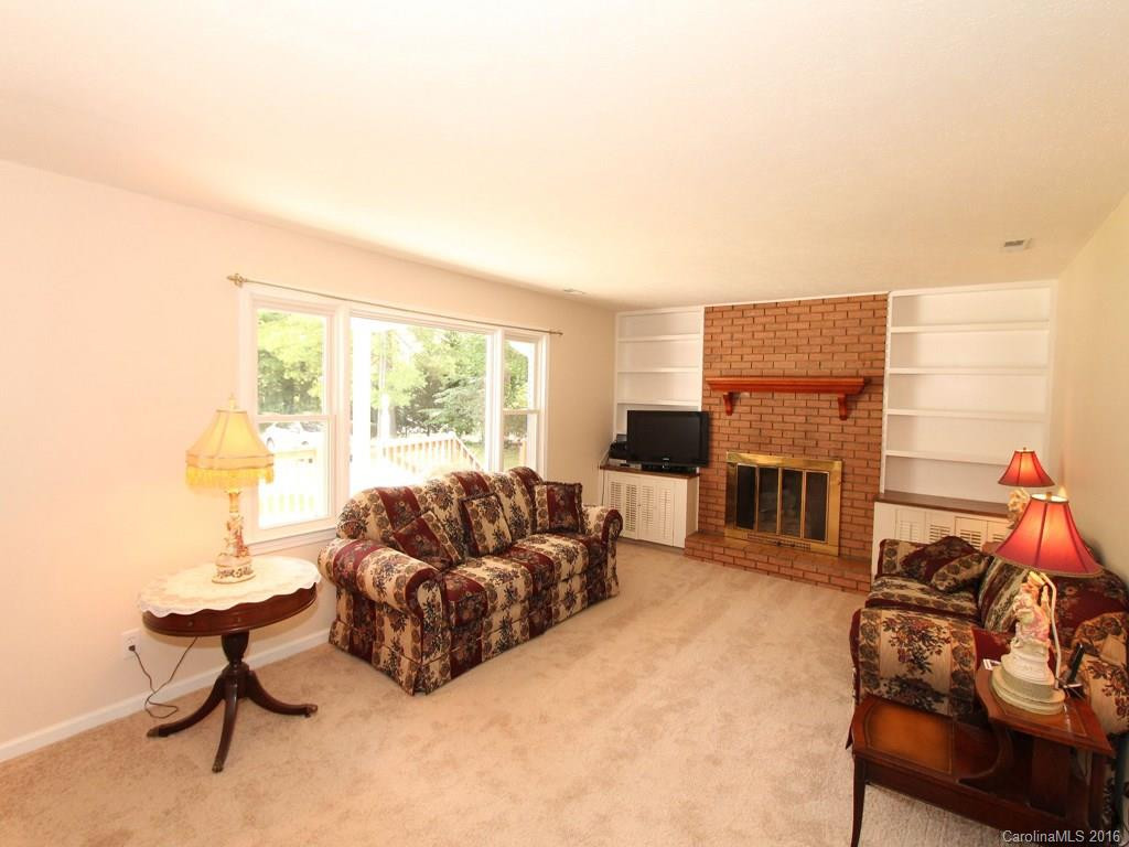 133 Underhill Road - Photo 4