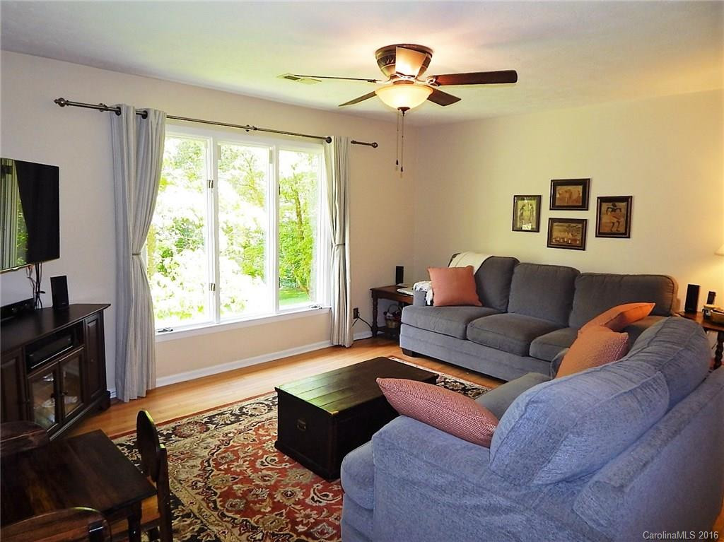 91 Spring Cove Drive - Photo 4