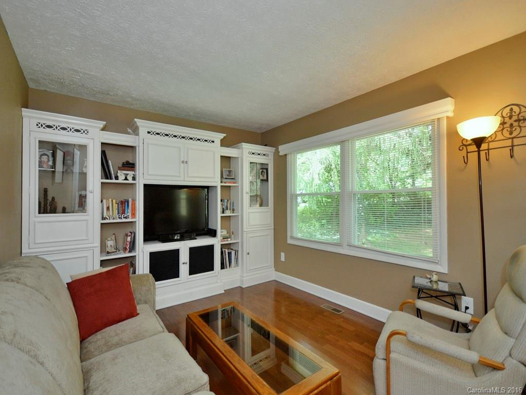 215 Pine Tree Court - Photo 3