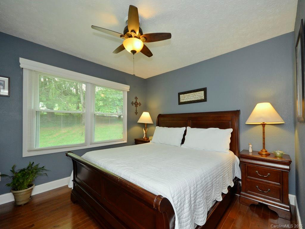 215 Pine Tree Court - Photo 10