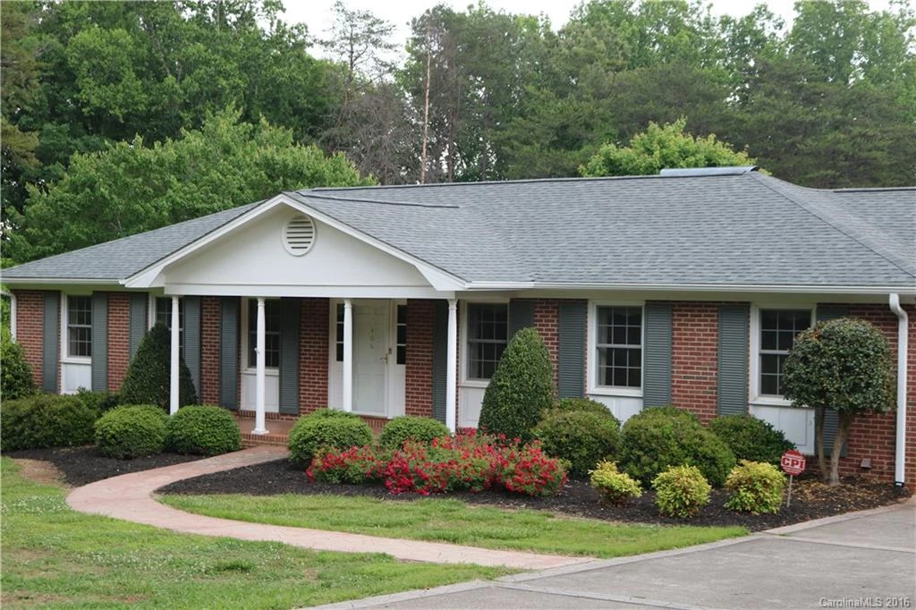 406 Forest Hills Circle