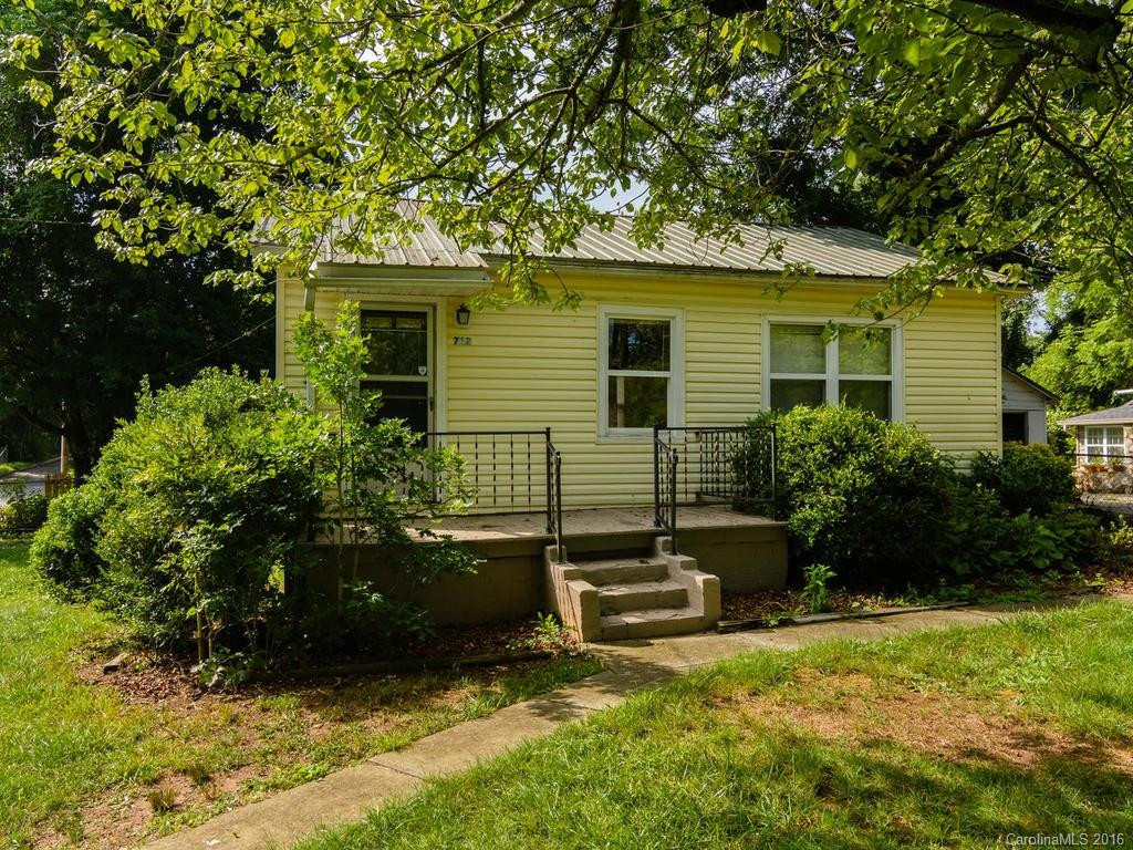 712 Center Street