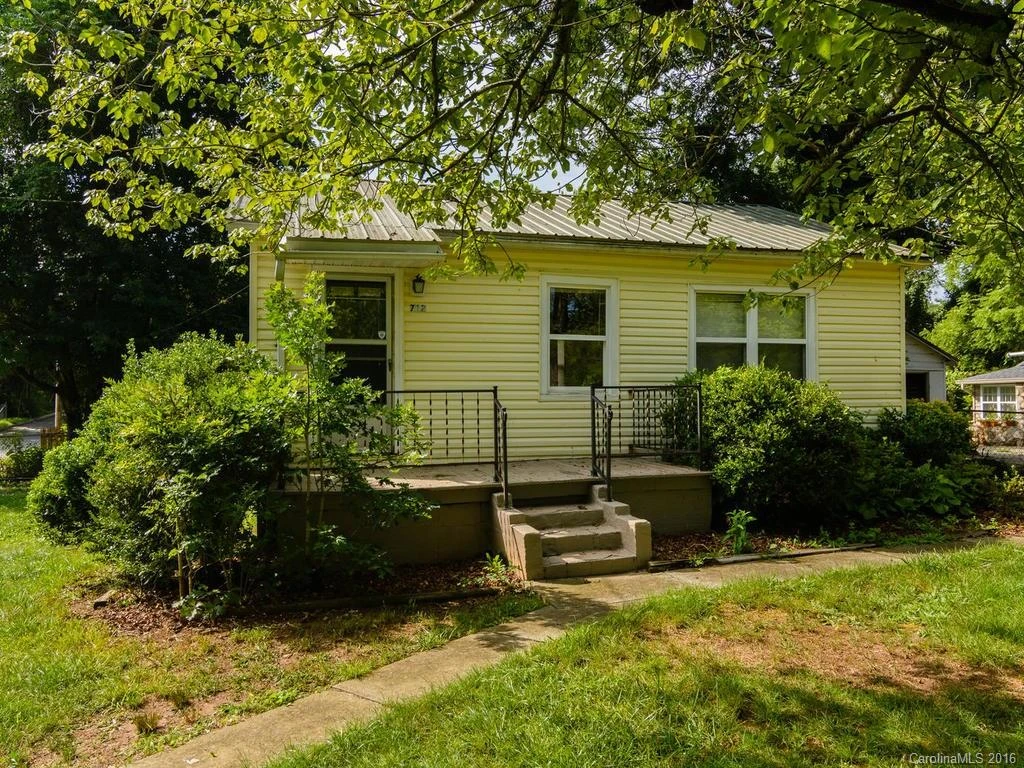 712 Center Street