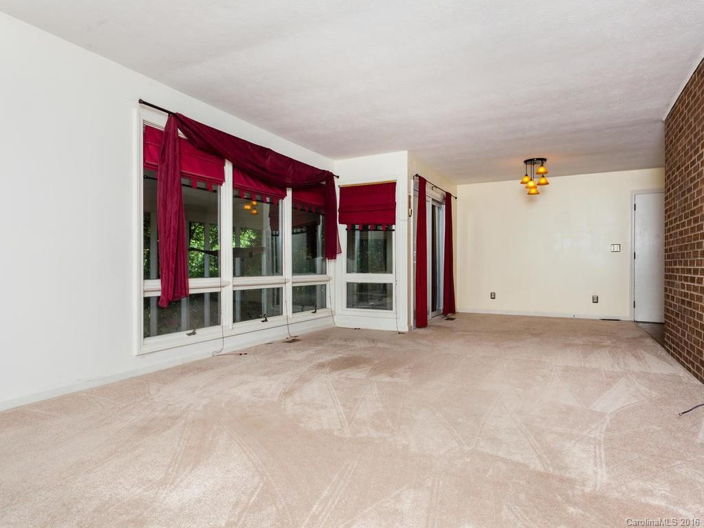 309 Dixon Drive - Photo 4