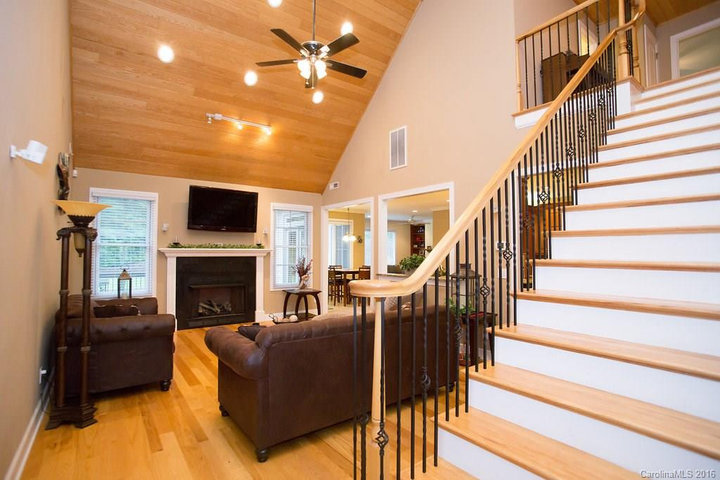 144 Cross Creek Drive - Photo 2