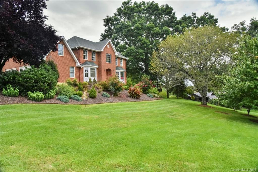 206 Bridle Path