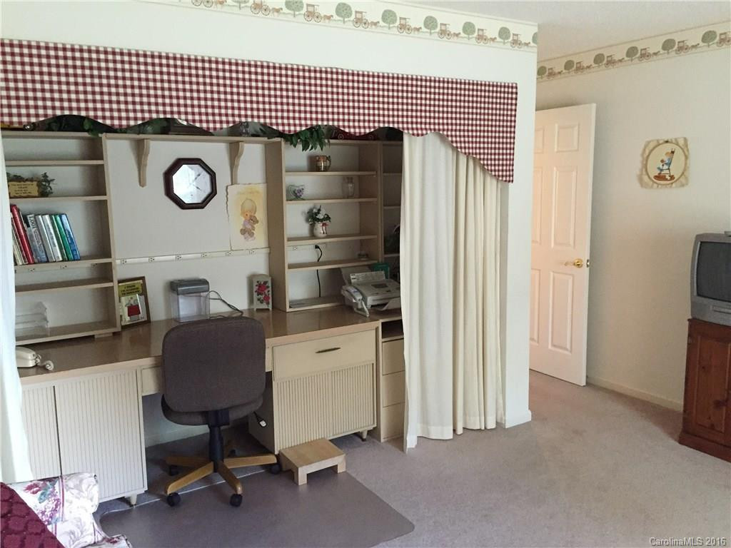 325 Whispering Hills Drive - Photo 18