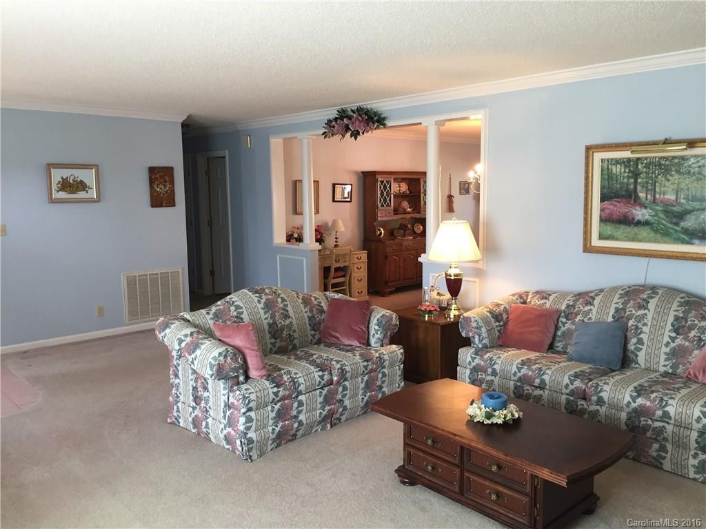325 Whispering Hills Drive - Photo 4