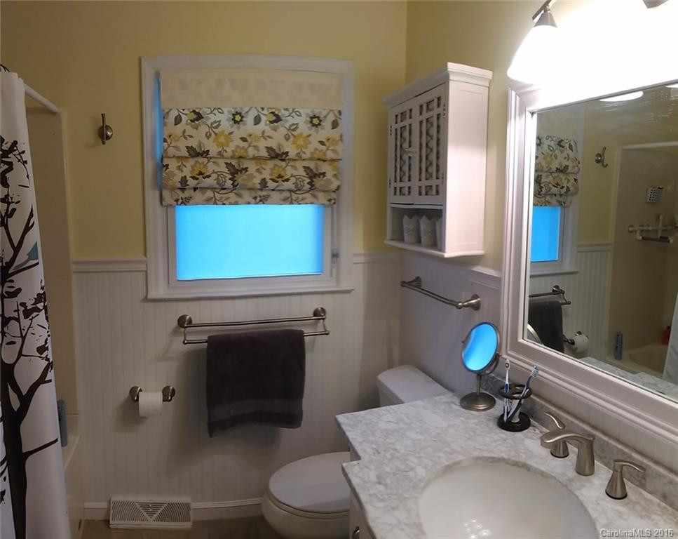 203 Oak Grove Road - Photo 11