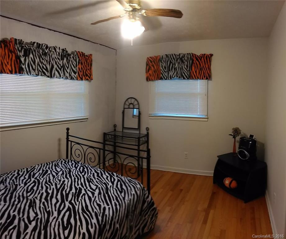 203 Oak Grove Road - Photo 12