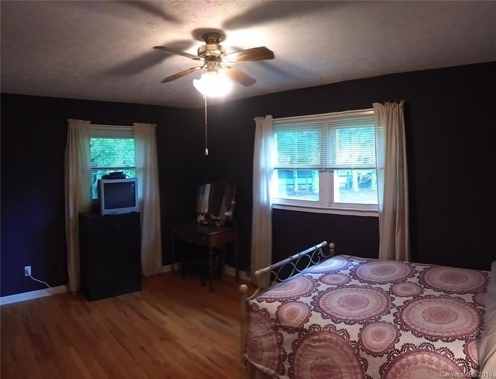 203 Oak Grove Road - Photo 10