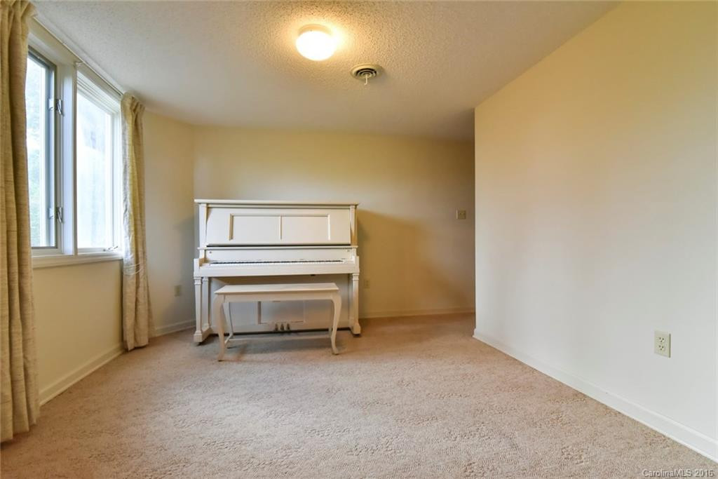 133 Valley Drive - Photo 15