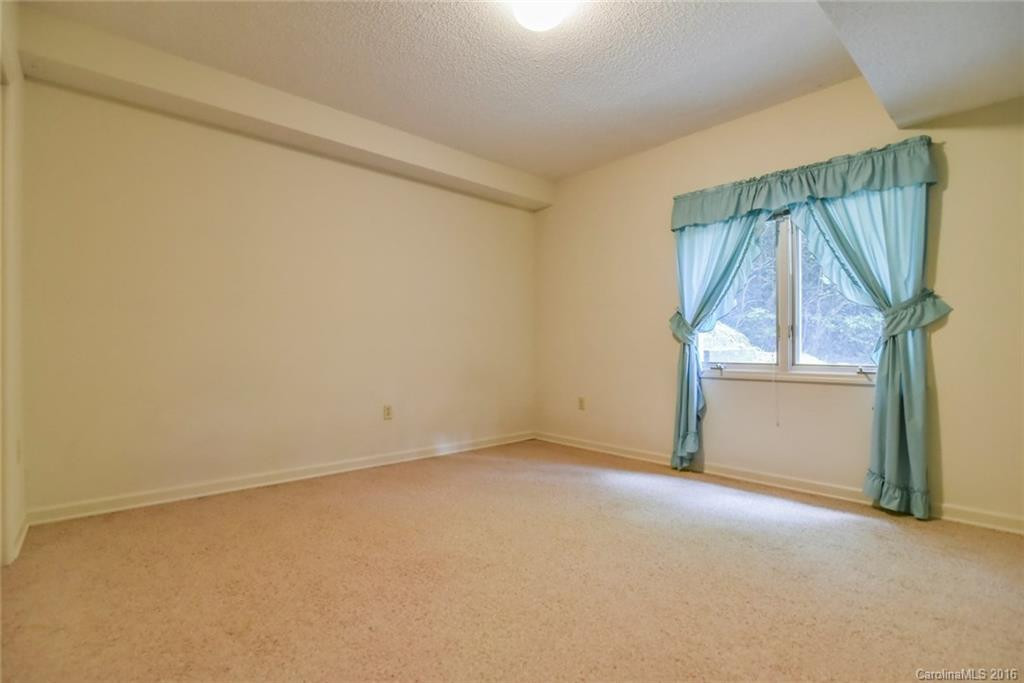 133 Valley Drive - Photo 16