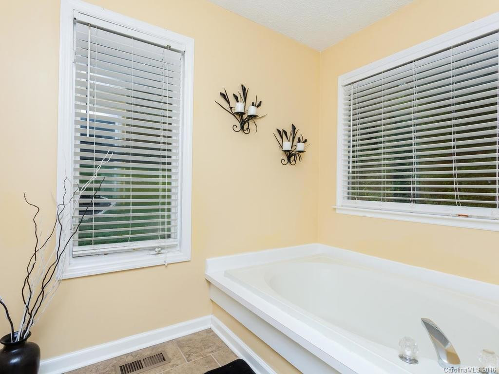 11 Nicola Drive - Photo 10