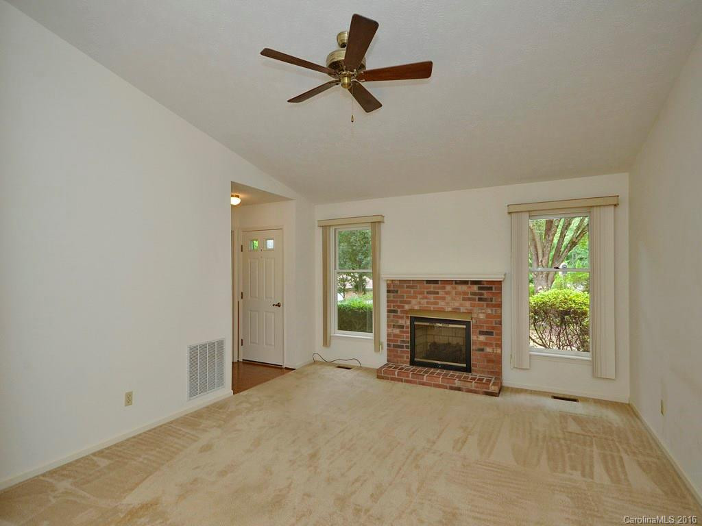 704 Dawnwood Lane - Photo 3