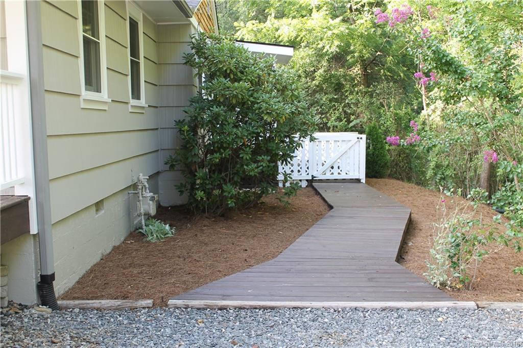 306 Turnpike Road - Photo 4