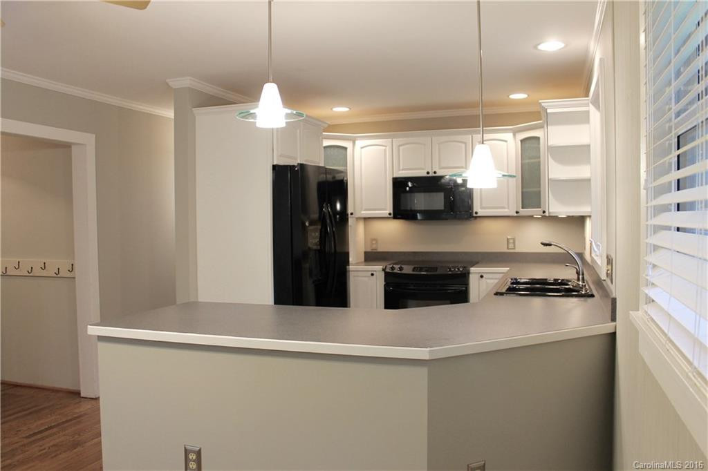 306 Turnpike Road - Photo 10