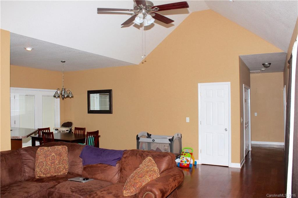182 Hutchins Drive - Photo 7