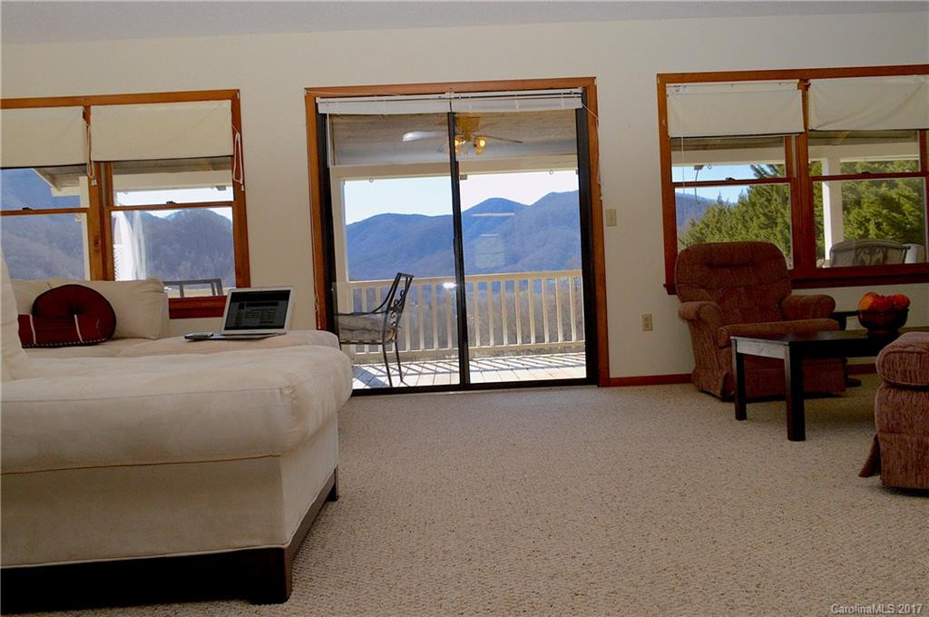 102 Hollow Drive - Photo 3