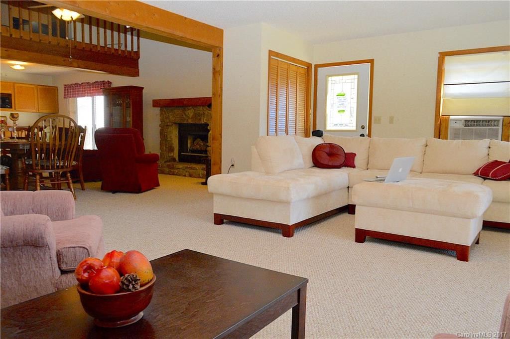 102 Hollow Drive - Photo 4