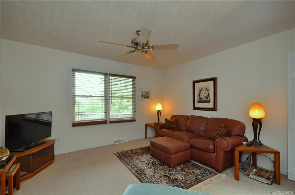 442 Presidential Drive - Photo 11