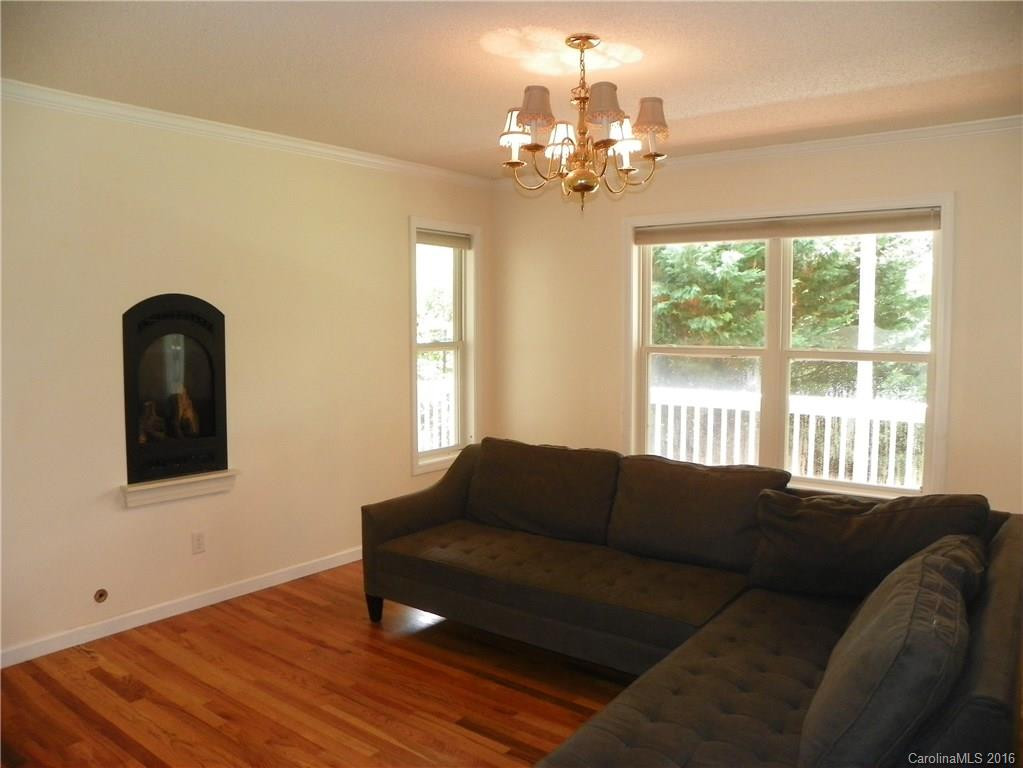 105 Onyx Drive - Photo 2