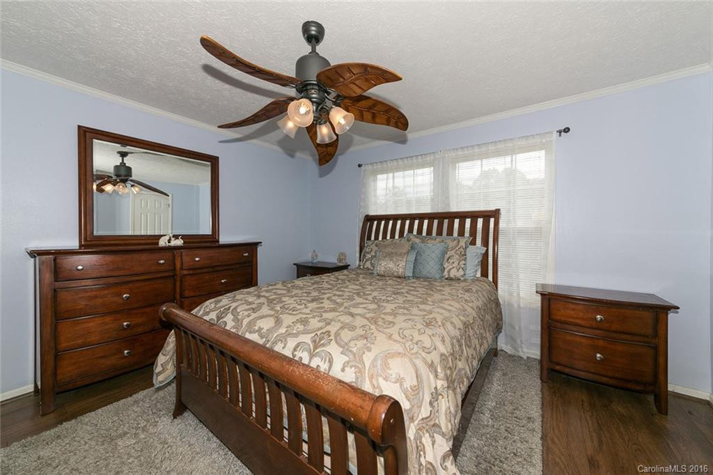 306 Staghorn Court - Photo 11
