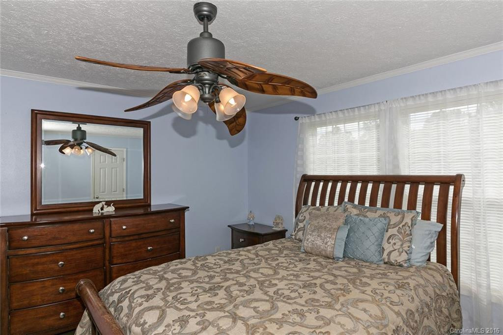 306 Staghorn Court - Photo 12