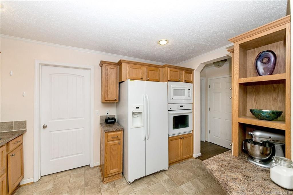 306 Staghorn Court - Photo 9