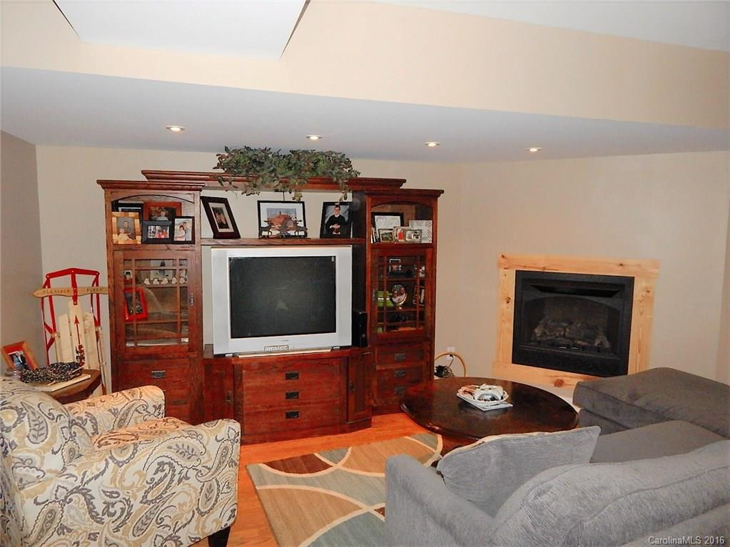 528 Country Club Road - Photo 15