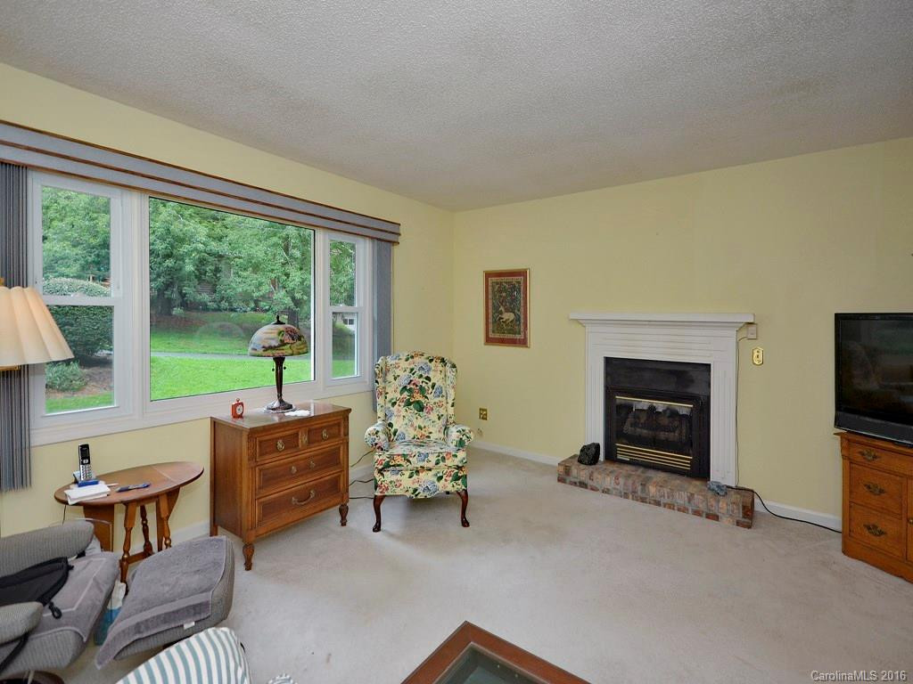 3 Weston Lane - Photo 2