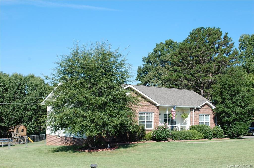 160 Carlton Drive - Photo 2