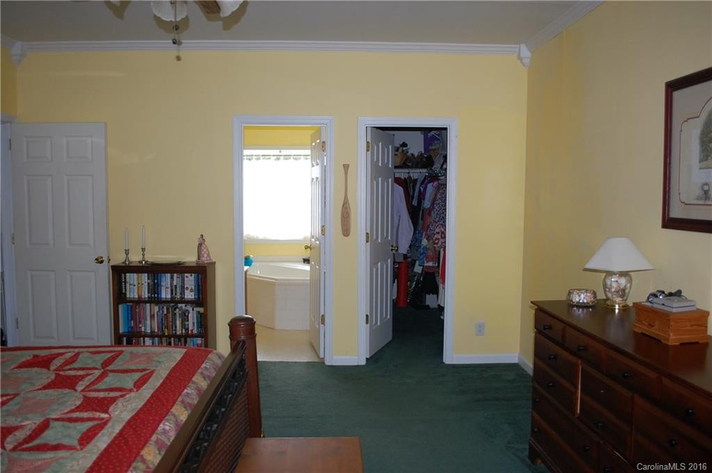 160 Carlton Drive - Photo 12