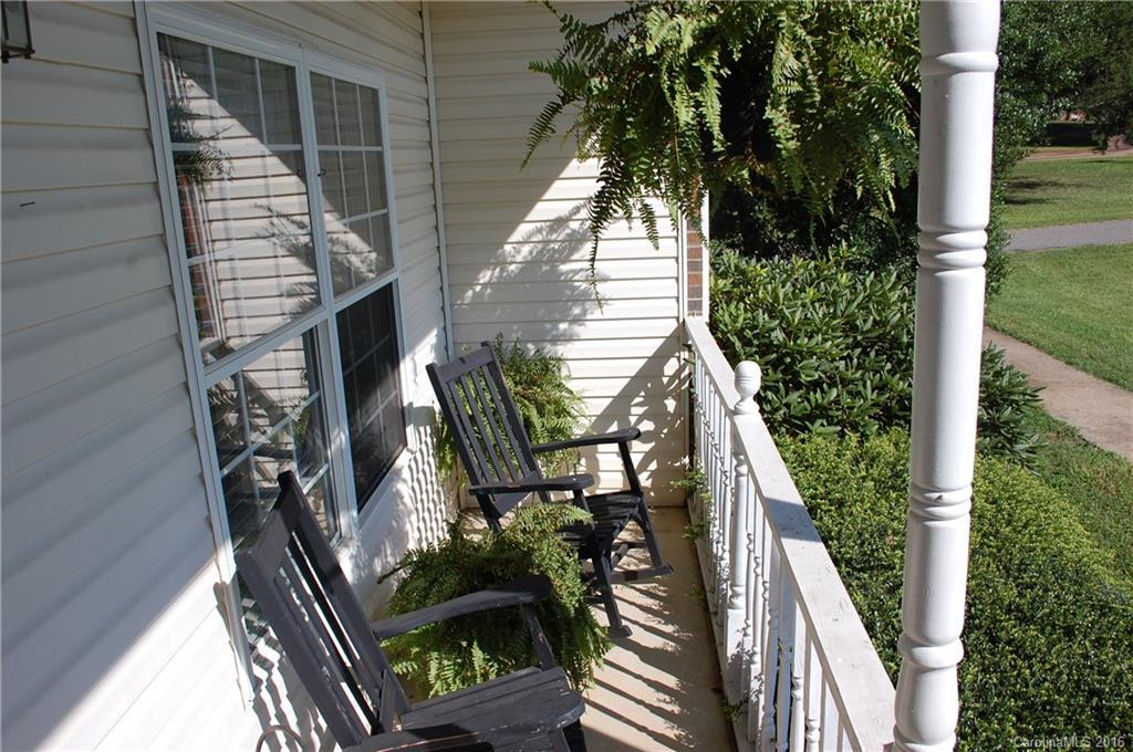 160 Carlton Drive - Photo 3