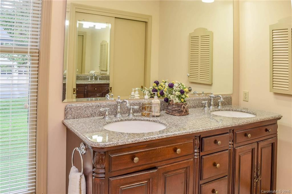 119 Hawthorn Drive #2 - Photo 14