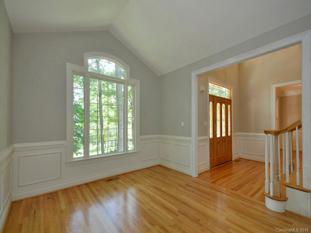 25 Willow Road - Photo 8