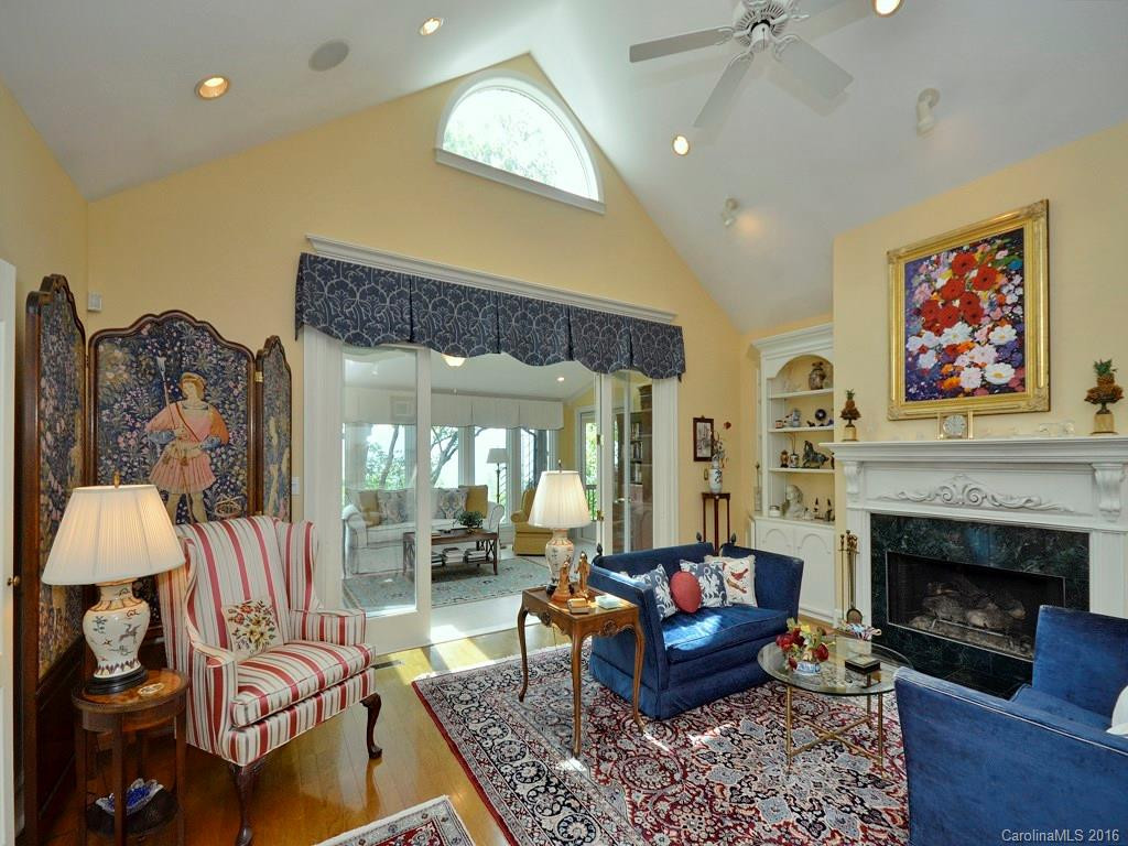 204 Crestview Drive - Photo 3