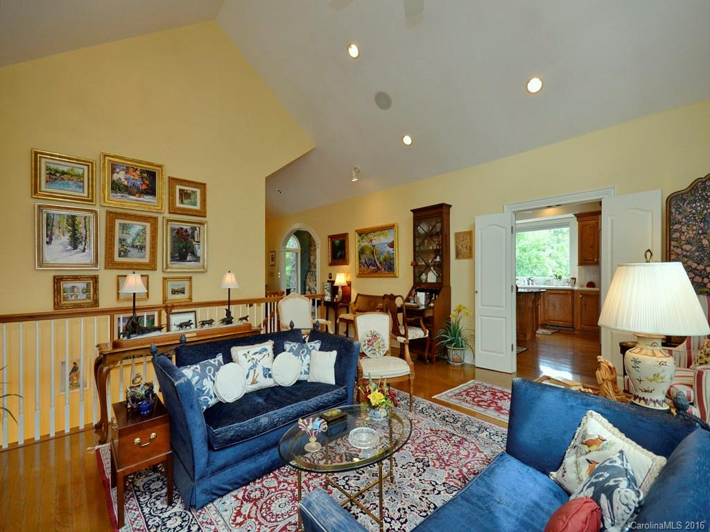 204 Crestview Drive - Photo 4