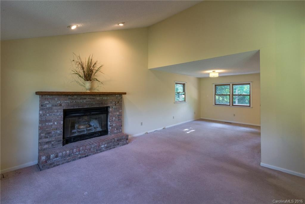 21 Dogwood Grove - Photo 3