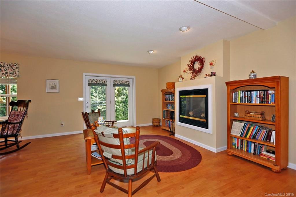 109 Hamlet Park - Photo 19