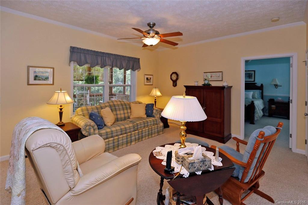109 Hamlet Park - Photo 8