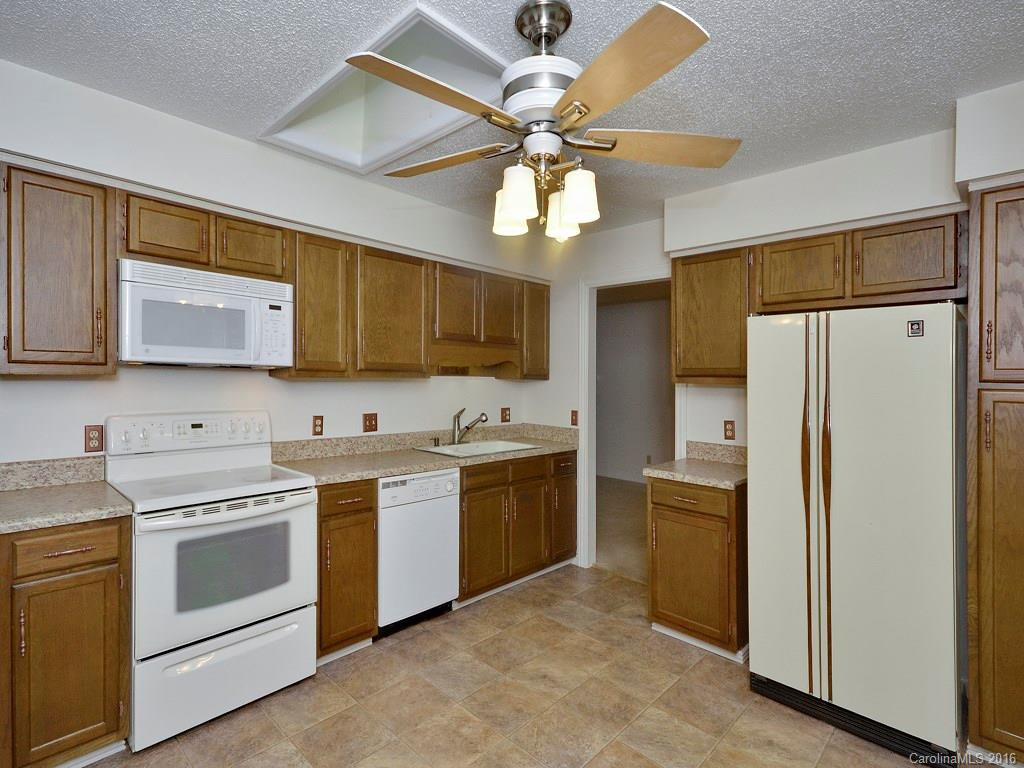 203 Park Lane - Photo 6