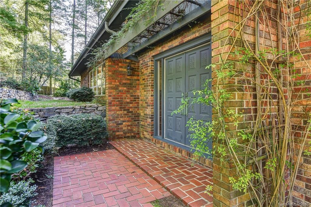208 North Shore Drive - Photo 2