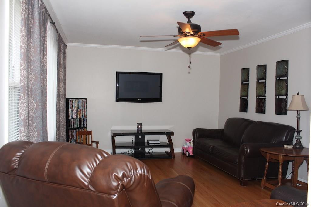 330 Bodie Avenue - Photo 3