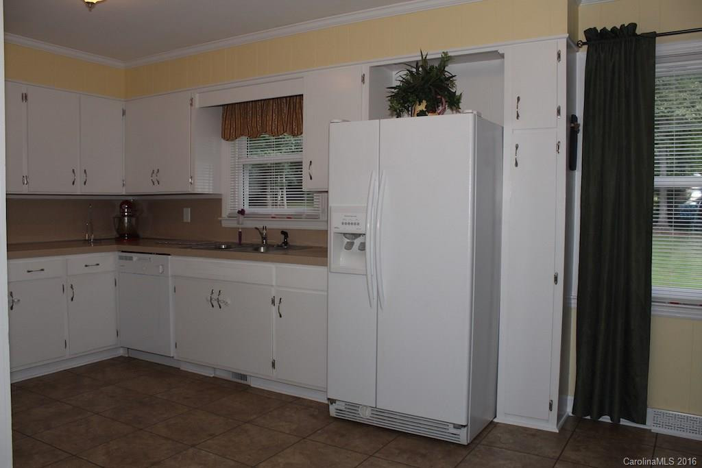 330 Bodie Avenue - Photo 5