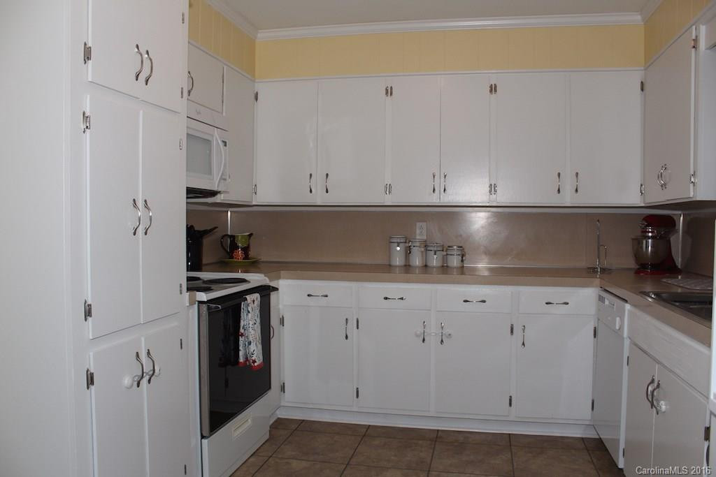 330 Bodie Avenue - Photo 6