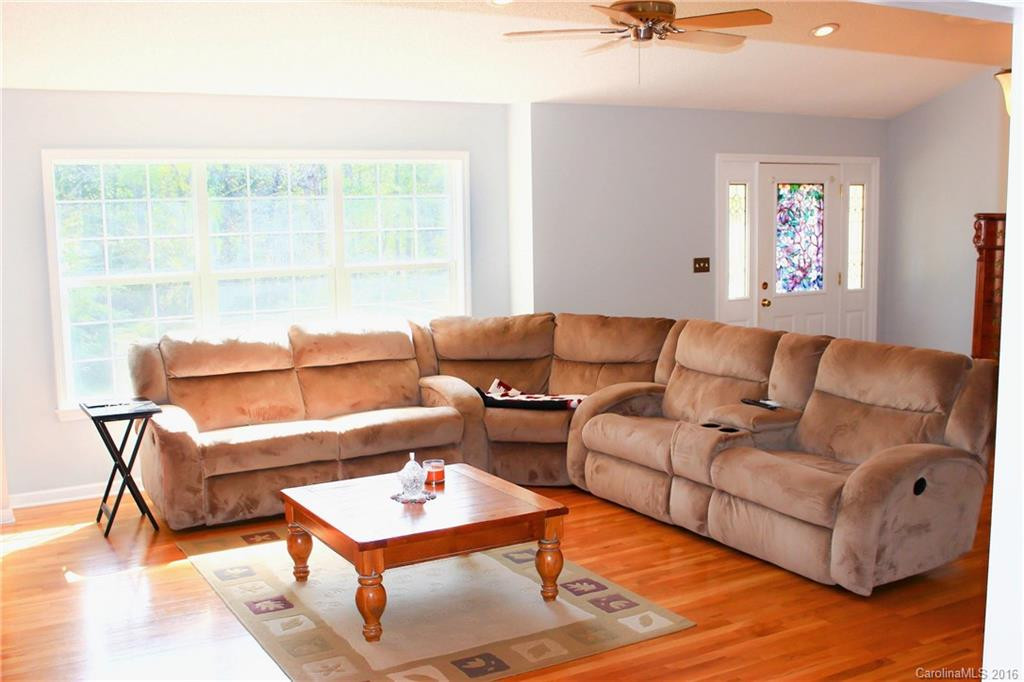 90 Red Maple Drive - Photo 4
