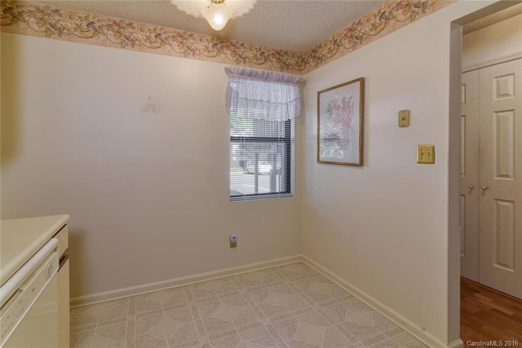 203 Abbey Circle #203 - Photo 4