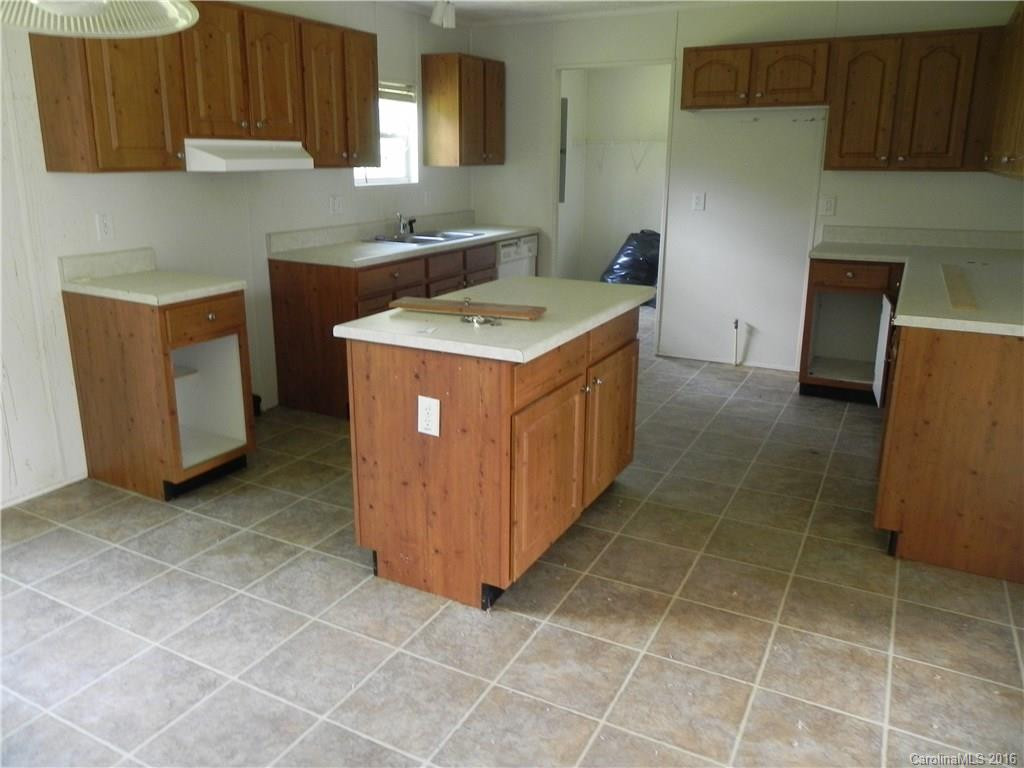 140 Bennick Drive - Photo 2